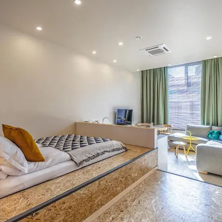 1 Bedroom Stunning In Appartamento